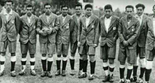 حكايات المونديال.. حكم يأمر اللاعبين بترك "الاستحمام" والعودة للمباريات